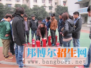 重慶航運旅游學(xué)校招生辦聯(lián)系電話