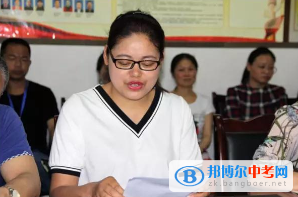 四大班子領(lǐng)導(dǎo)慰問邛崍市平樂中學高三老師