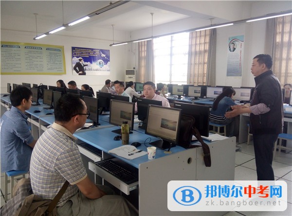 溫江縣第二中學(xué)教育集團開展教研活動