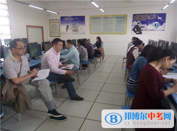 溫江縣第二中學(xué)教育集團開展教研活動