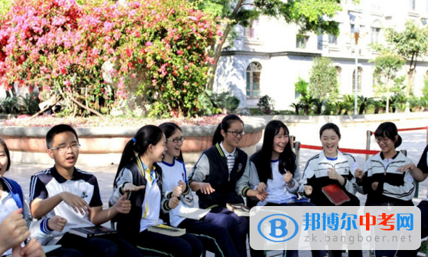 你是如此特別，就像世界上沒有兩片一模一樣的樹
