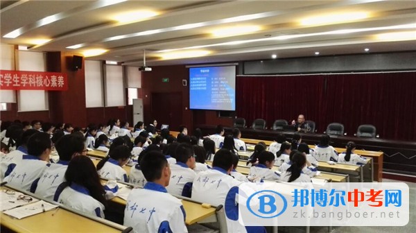 省教科所政治教研員親臨指導為成都七中萬達學校高三備考助力