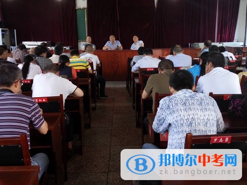 【沐川縣中學護根培土】——落實護根培土行動,推進全面重嚴治黨
