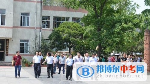 西華師大附屬巴中實驗中學一行38人來我校參觀考察