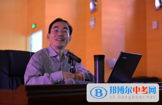 雙流縣藝術體育實驗學校聆聽“經典音樂”賞析專場會,為生活添加藝術氣息