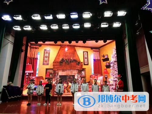 外國語校區(qū)舉行“典范英語語音語調(diào)模仿大賽”