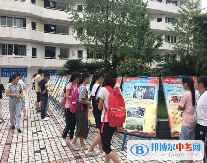 內江市“黨史國史”教育進學校巡展活動在四川省內江市第二中學舉行