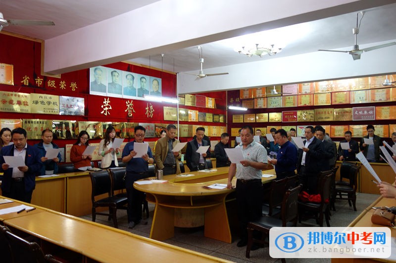 龍結(jié)中學(xué)黨支部舉行“踐行十愛(ài) 德耀甜城”硬毛書法比賽