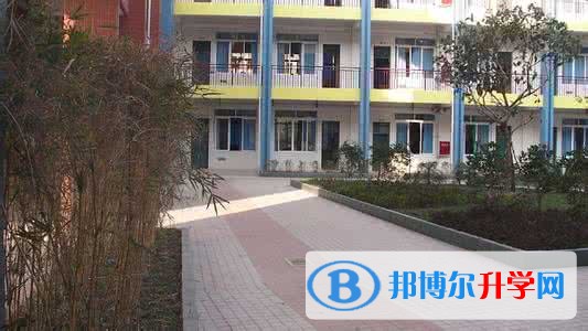通江縣第二中學(xué)學(xué)費(fèi)