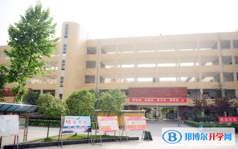 宜賓市南溪第一中學(xué)校招生辦聯(lián)系電話