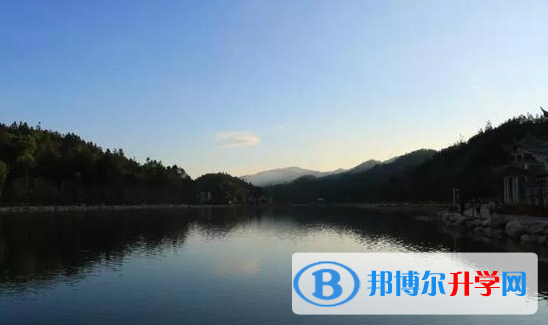 龍陵縣第一完全中學(xué)周邊景點(diǎn)