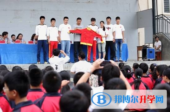 龍陵縣第一完全中學學費