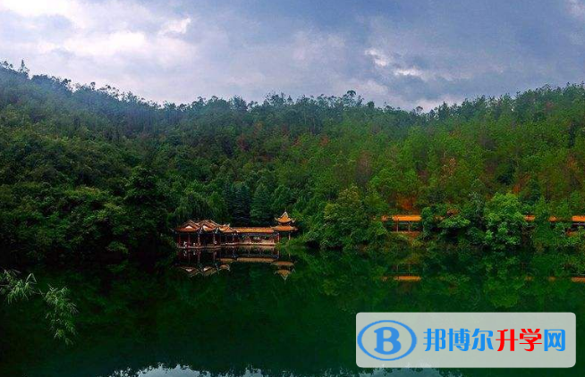云南師范大學(xué)附屬易門中學(xué)周邊景點(diǎn)