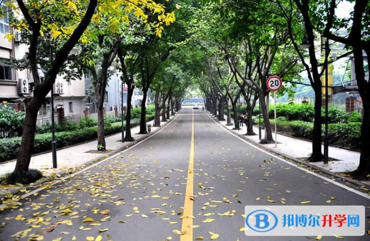 重慶市第一中學(xué)校招生辦聯(lián)系電話