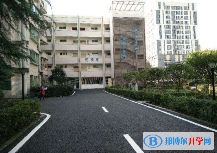 重慶市渝南田家炳中學學費