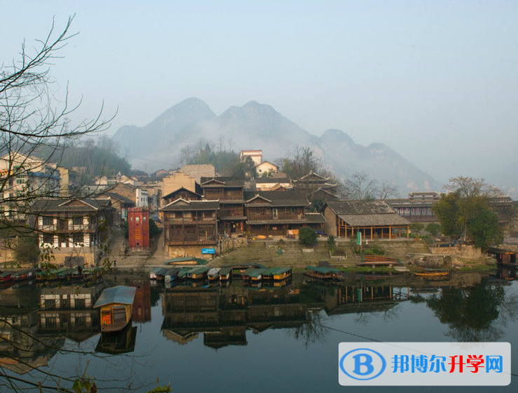 秀山民族中學周邊景點