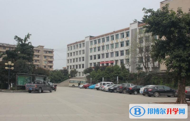 墊江第五中學校招生辦聯(lián)系電話