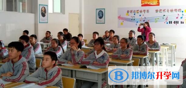 昆明外國語學校劍橋國際中心招生辦聯(lián)系電話