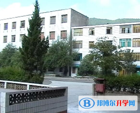 甕安第二中學招生辦聯(lián)系電話