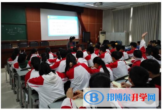 內(nèi)江一中成功承辦國培計劃名師展示課活動