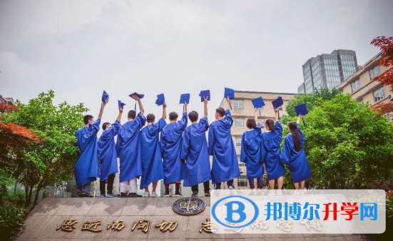 美中美育美國高中2023年招生辦聯(lián)系電話