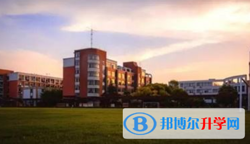 華師大二附中-瑞士萊蒙尼亞IB課程班2023年學費、收費多少