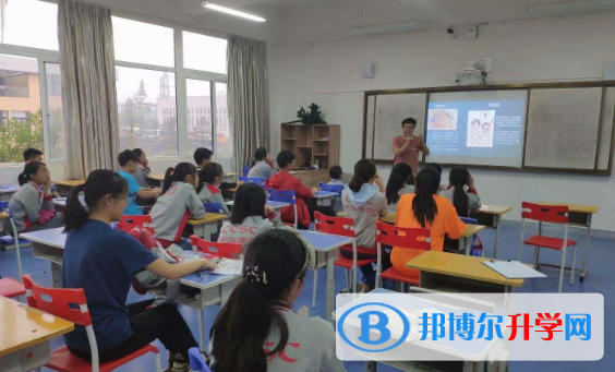 貴陽觀山湖中鐵置業(yè)中加學(xué)校初中部2020年學(xué)費(fèi)、收費(fèi)多少
