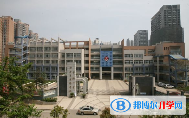 貴陽(yáng)一中新世界國(guó)際學(xué)校高中部2020年招生辦聯(lián)系電話