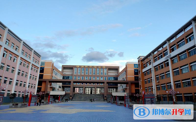 廣元市中學2021年學費、收費標準