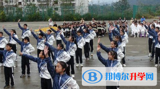 巴中市巴州區奇章中學校2022年學費、收費多少