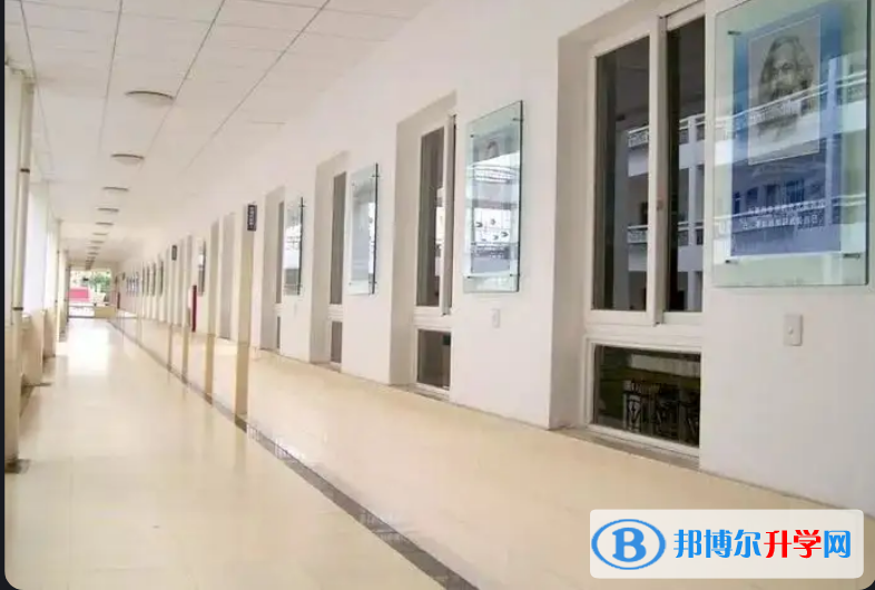 貴陽市白云區(qū)第一高級中學(xué)2022年招生聯(lián)系電話