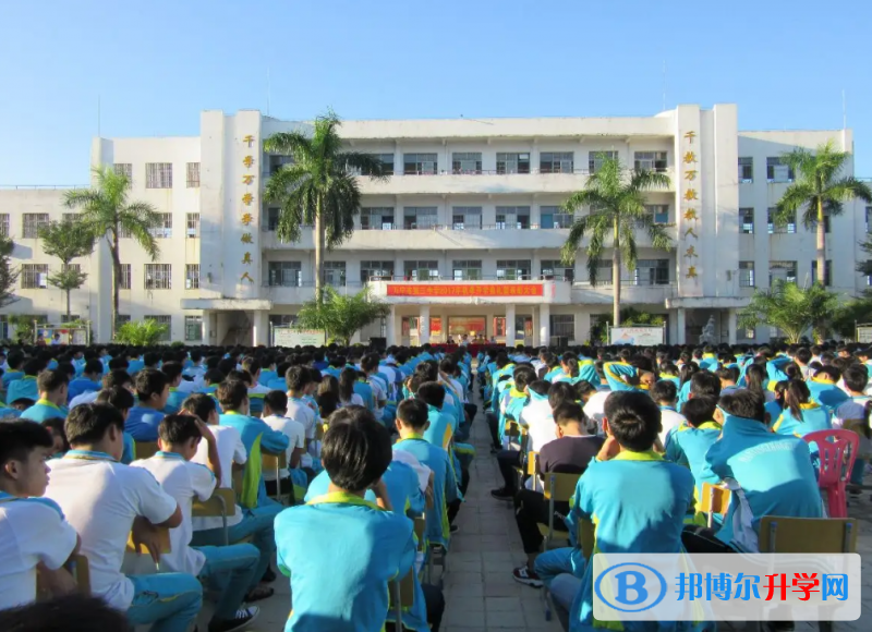 萬寧市第三中學(xué)地址在哪里，哪個地區(qū)，哪個城市?