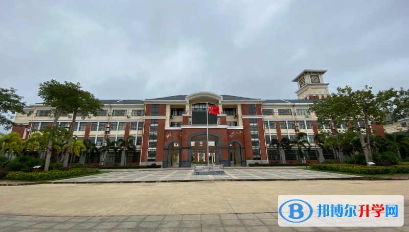 西南大學臨高實驗中學地址在哪里，哪個地區，哪個城市?