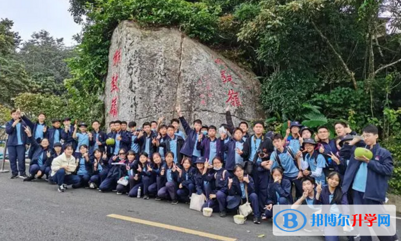 ?？谏礁吒呒墝嶒炛袑W(xué)地址在哪里，哪個地區(qū)，哪個城市?
