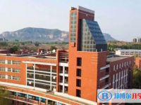 鹿泉市第一中學(xué)地址，乘車路線